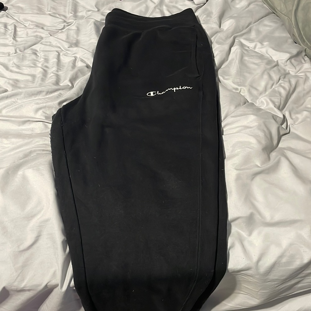 black champion joggers, men’s L